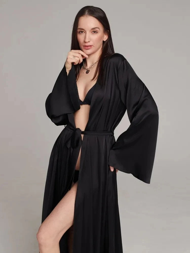Delikatny szlafrok o kroju oversize